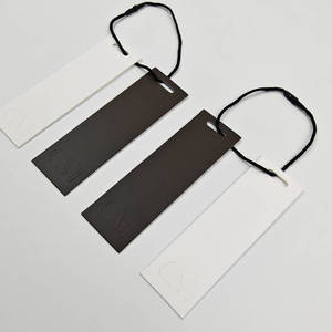 Étiquettes suspendues et étiquettes en papier de luxe personnalisées avec logo en relief, prix d'usine, pour chaussures et vêtements, finition brillante écologique - Product Image 5