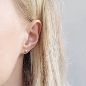 ohrringe winzige mini Suppliers-Günstige Fabrik preis Großhandel Schmuck China Edelstahl Ohrringe kleine winzige Ohr stecker Mini für Frauen