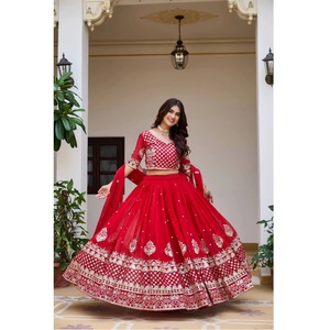 Lehenga Choli pakistaní rojo elegante de excelente calidad con bordados y dupatta para bodas y eventos tradicionales. - Product Image 1