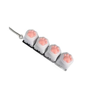 Porte-clés anti-stress en plastique souple à quatre boutons en forme de patte de chat, pendentif de décompression, manuel pour fournitures d'entraînement des animaux de compagnie - Product Image 5