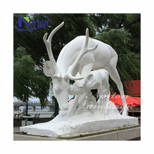 屋外庭園石彫り動物彫刻 白大理石鹿の雌鹿と子鹿の像 庭の装飾 - Product Image 1