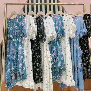 ขายส่งชุดเดรสลายดอกไม้แบบต่างๆ และชุดเดรสผู้หญิงสำเร็จรูป - Product Image 3