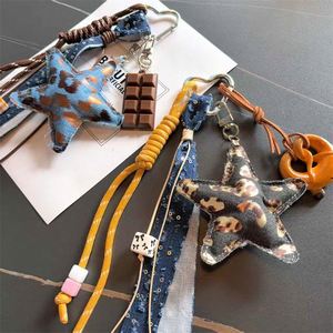 Llavero de Cuero de Lujo Ligero con Estrella de Cinco Puntas, Accesorio para Bolso, Colgante Creativo con Cuerda Trenzada - Product Image 2