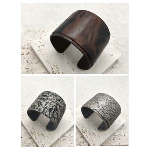 Bracelet en cuir véritable en forme de C avec ouverture réglable et surpiqûres, luxe discret, polyvalent, facile à assortir, réglable - Product Image 1