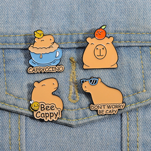 Spille Smaltate 'Bee Cappy Don't Worry Be Capy', Distintivi Cartoon di Animali, Accessori per Zaini, Gioielli Carini, Spille all'Ingrosso - Product Image 1