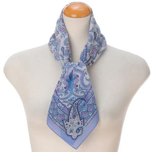 Écharpe en soie satinée à motif floral, idéale pour les femmes, écharpe carrée luxueuse et grande. - Product Image 2