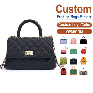 Sac bandoulière matelassé en cuir d'agneau véritable avec chaîne et boucle, polyvalent pour le quotidien. Directement de l'usine avec personnalisation du logo - Product Image 1