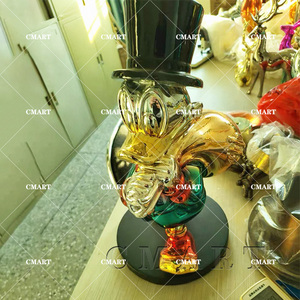 Venta Directa al por Mayor Nuevo Diseño Famosa Estatua de Pato Scrooge Modelo de Pato Donald con Bolsa de Dinero Escultura de Resina - Product Image 3