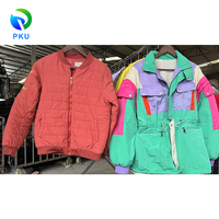 Jaket Pendek Wanita Berlapis Busa Musim Gugur Musim Dingin Modis Pakaian Bekas Grosir Campuran Poliester/Katun Berbagai Warna