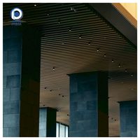 Panneau de design intérieur pour plafond suspendu, décoration de maison, vente en gros, plafond en aluminium stable personnalisé pour immeuble de bureaux moderne Prima