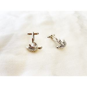 男性と女性のファッション卸売高品質ノベルティシルバーエナメルウミガメカフリンク真鍮動物カフスボタン - Product Image 6