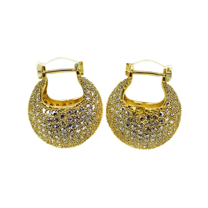 Boucles d'oreilles Huggie en or blanc E4228, forme de boule, cristaux de strass micro-incrustés, bijoux de luxe pour femmes, à porter au quotidien - Product Image 1