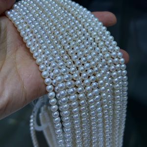 Collier polyvalent en perles d'eau douce naturelles 4-10 mm, style long 110 avec légers défauts, idéal pour les pulls - Product Image 1