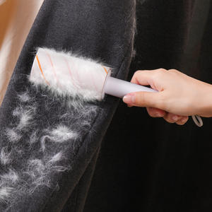 Mini rouleau anti-peluche Innowell avec poignée rétractable, éliminateur de poils de vêtements portable, papier de remplacement à déchirer et à utiliser - Product Image 3