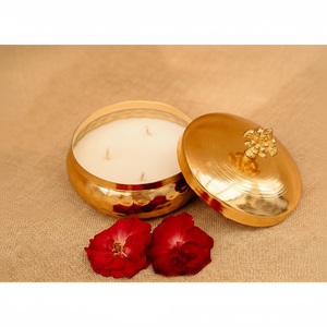 Pot de bougie en cire métallique élégant avec texture brillante adapté aux salons, chambres à coucher et présentoirs de centre de table à manger - Product Image 1