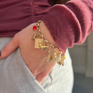 จี้ห้อยเสื้อผ้าเด็ก Golden Closet ลายชีวิตประจำวัน |   จี้ห้อยคอสแตนเลสชุบทอง 18K PVD ขายส่ง - Product Image 3