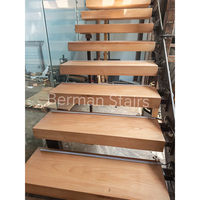 Escalier flottant en acier sur mesure, marches en bois, balustrade en verre, escalier en bois, main courante en bois