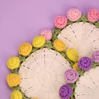 Sous-verre rond en fil de laine fait main, motif bouquet de roses au crochet, cadeau créatif et pratique, artisanat textile
