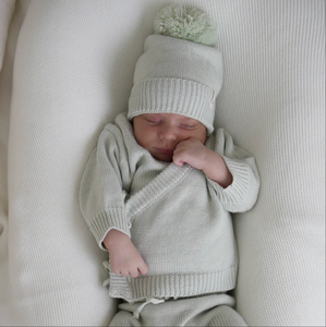 Conjunto de 4 Piezas de Ropa Tejida para Bebé Recién Nacido: Top, Pantalones, Gorro y Calcetines, Modelo Bring Me Home - Product Image 2