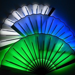 Éventail lumineux LED coloré en bambou, pliable, design moderne, pour les fêtes de remise de diplôme, Halloween, clubs - Product Image 1