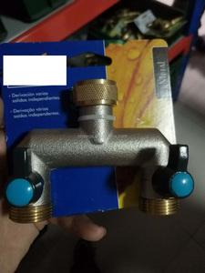 Collecteur en <span class=keywords><strong>laiton</strong></span> <span class=keywords><strong>tuyau</strong></span> d'irrigation de jardin minuterie séparateur collecteur de soupape avec connecteurs rapides - Product Image 6
