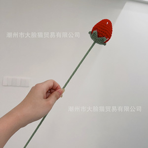 Flor de Fresa Tejida con Hilo, Roja y Blanca, Accesorios de Fotografía, Manualidades Navideñas, Estilo Moderno - Product Image 4