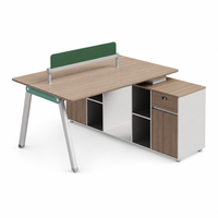 Poste de travail moderne en plan ouvert, bureau-banc à pieds en A, dos à dos, plateau en mélaminé chêne, écran en tissu, OEM