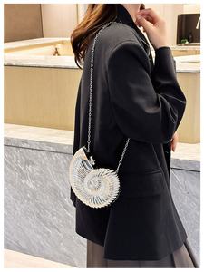 <span class=keywords><strong>Pochette</strong></span> de soirée 2026 en forme de coquillage scintillant, sac à bandoulière avec chaîne dorée, mini sac léger, sacoche de taille en acrylique en forme de coquille - Product Image 4