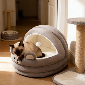 Cama de Felpa Gris para Gatos, Villa Acogedora con Juguete para Gatos y Cachorros - Product Image 2