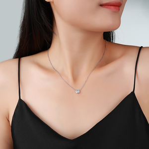 Collar con colgante <span class=keywords><strong>solitario</strong></span> clásico y moderno de moissanita de 0.5 CTW, plata S925 chapada en rodio, engaste de garra de piedra única circundada - Product Image 5