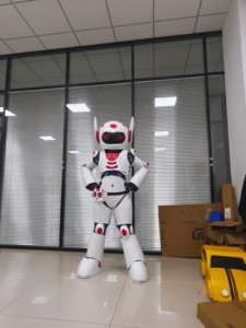 <span class=keywords><strong>Disfraz</strong></span> <span class=keywords><strong>de</strong></span> Mascota Robótica Realista <span class=keywords><strong>de</strong></span> Tamaño Natural para <span class=keywords><strong>Mujer</strong></span>, en Seda/Algodón/Poliéster, para Actuaciones <span class=keywords><strong>de</strong></span> Danza en Escenario, con Impresión Digital - Product Image 3