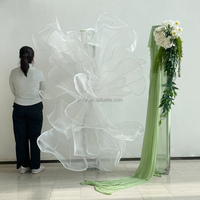 Nouvelle conception de décoration florale, centre de table de mariage, décoration de fleurs géantes, installation artistique en organza de soie, décoration de table de mariage