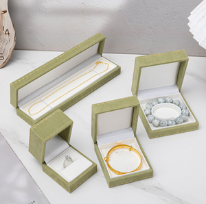 Boîtes à bijoux pliables haut de gamme, écologiques, faites à la main, multi-tailles, base en carton rigide, doublure en velours vert clair, coussinets en satin - Product Image 1