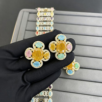 TIANSHE Ensemble 3 pièces de bijoux pour femme : Boucles d'oreilles clous fleurs de glace colorées, Bracelet large et Bague fleur, Accessoires pour banquets