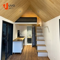 Maison conteneur préfabriquée de luxe à structure légère en acier, directement de l'usine, avec toit triangulaire moderne, respirante, couleur personnalisable, modulaire