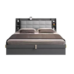 Lit d'hôtel économique pour hôtels 3 étoiles – Lit en bois abordable avec tête de lit à étagères pour la rénovation de chambres d'hôtel - Product Image 1