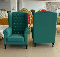Fauteuils à dossier haut en velours bleu sarcelle, style moderne, mobilier d'hôtel, usage intérieur villa, design durable avec pieds sabre