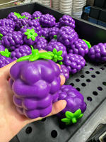 Jouet à presser en blocs de construction en forme de fruits simulés, avec bruit croquant, non toxique, fraise et raisin, anti-stress