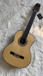 Chitarra Classica a 6 Corde Personalizzata Fatta a Mano in Abete/Palissandro con Tastiera Rialzata in Ebano - Product Image 5