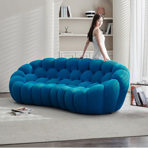 Canapé trois places de style nordique moderne et luxueux pour salon, revêtement en tissu, rembourrage en éponge, meubles design mobiles, fabriqué en Guangdong - Product Image 1