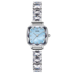 Reloj de Cuarzo Cuadrado de Lujo para Mujer con Brazalete de Zirconia Premium, Diseño de Hielo Fragmentado de Nicho, Moda Femenina - Product Image 6