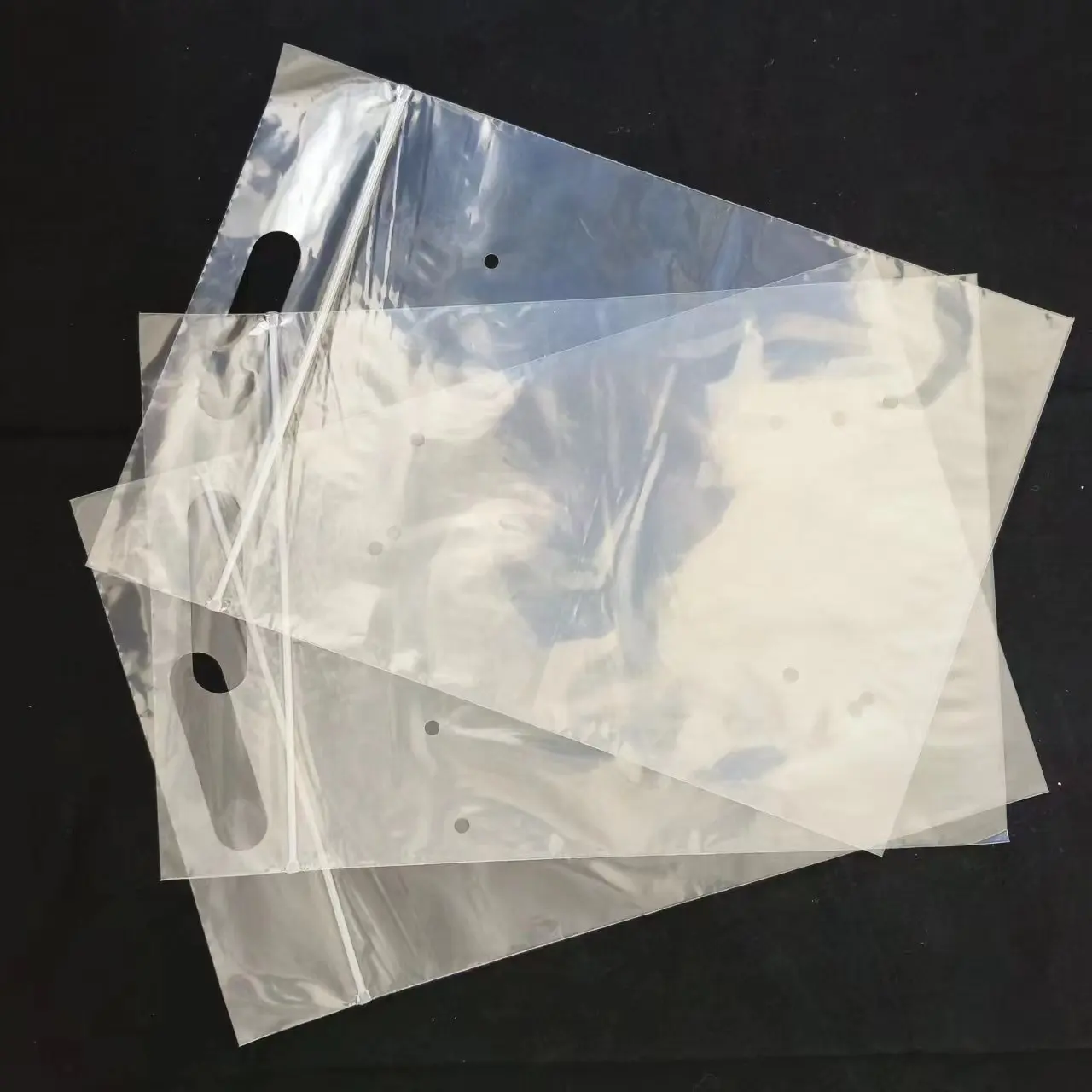 リサイクルLdpeプラスチックジップロックカスタマイズされた透明な包装袋衣服用ダイカットバッグ