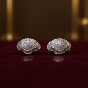 Orecchini in Oro Bianco con Diamanti Taglio Baguette Colore D Naturali Certificati GIA Gioielli Classici da Sposa per Donna - Product Image 2