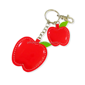 Tùy Chỉnh Đầy Màu Sắc Trái Cây Rau Da Strawberry Keychain Bán Buôn Strawberry Leather Keyring - Product Image 3