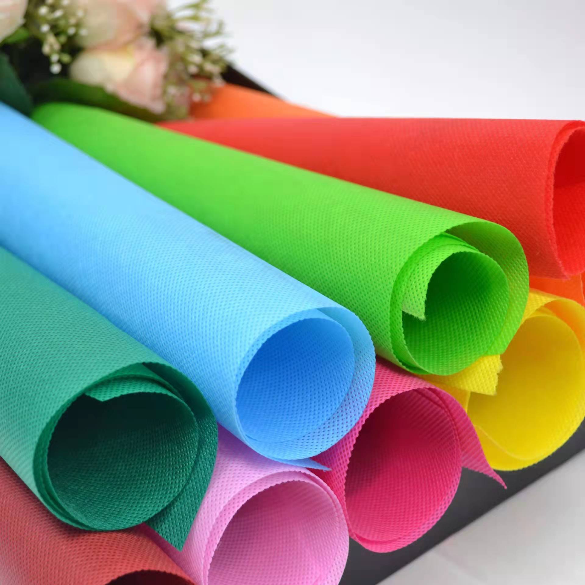 Высококачественный китайский поставщик 60gsm pp Roll спанбонд нетканый материал для изготовления мебели постельного белья/прокладочного нетканого материала