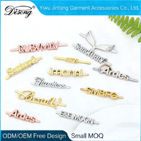 Étiquettes métalliques personnalisées avec logo, marquage en relief, quincaillerie pour sacs à main, vêtements, chaussures, abayas, hijabs, accessoires, haute qualité