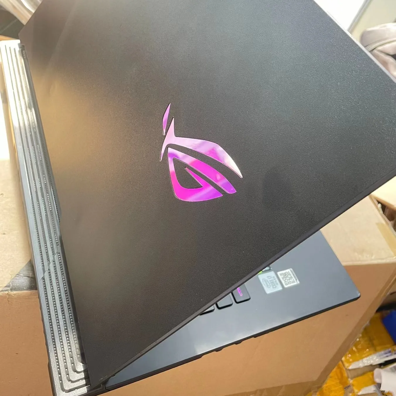 원래 아수스 ROG strix 흉터 4 i7-10875H 16GB 512GB RTX 2070s(8GB) 게임 노트북 15.6 인치 (300Hz) 디스플레이