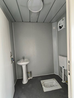 Conteneur modulaire portable 20 pieds, toilettes préfabriquées avec lavabo et douche, design moderne, panneaux sandwich pour bureau extérieur