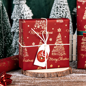 Papel de Regalo Rojo Navideño con Árboles Dorados y Copos de Nieve, Papel de Arte de Doble Cara para Envolver Regalos Navideños - Product Image 2