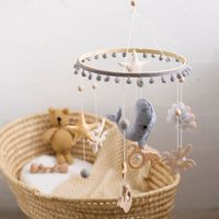 Décoration de chambre d'enfant : Mobile musical de lit pour bébé sur le thème du cirque, avec cadre en bois fait main et feutre, taille personnalisable 49x23.5cm